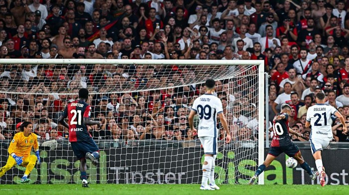 GENOA, ITALY - AUGUST 17: Junior Messias of Genoa scores a goal during the Serie A match between Genoa and Inter at Stadio Luigi Ferraris on August 17, 2024 in Genoa, Italy. (Photo by Simone Arveda/Getty Images)