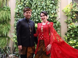 Video: Sederet Gestur Arumi Bachsin saat Nonton Debat Pilgub Jatim