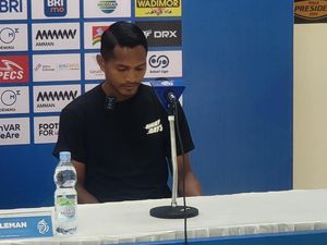 Bek PSS Cedera Ligamen Lutut, Absen Enam Bulan