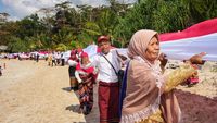 Bendera Merah Putih Raksasa Membentang di Batas Indonesia-Timor Leste
