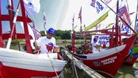 Cara Unik Nelayan Rayakan HUT ke-79 RI