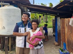 Cerita Mahasiswa KKN UGM Bantu Warga Papua Melahirkan di Tengah Laut