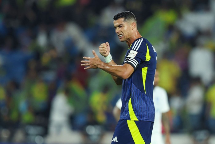 ABHA, SAUDI ARABIA - AUGUST 17: Cristiano Ronaldo of Al Nassr celebrates after scoring the 1st goal during the Saudi Super Cup Final match between  Al Nassr and Al Hilal at Prince Sultan bin Abdul Aziz Stadium on August 17, 2024 in Abha, Saudi Arabia.  (Photo by Yasser Bakhsh/Getty Images)