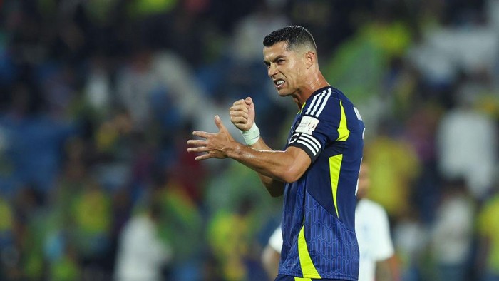 ABHA, SAUDI ARABIA - AUGUST 17: Cristiano Ronaldo of Al Nassr celebrates after scoring the 1st goal during the Saudi Super Cup Final match between  Al Nassr and Al Hilal at Prince Sultan bin Abdul Aziz Stadium on August 17, 2024 in Abha, Saudi Arabia.  (Photo by Yasser Bakhsh/Getty Images)