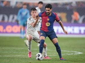 Hansi Flick Yakin Guendogan Akan Tetap di Barcelona