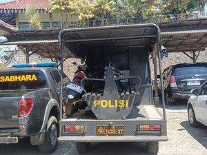 Polisi Masih Selidiki Penyebab Kecelakaan Elf Vs Motor di Jalur Bromo Polisi Masih Selidiki Penyebab Kecelakaan Elf Vs Motor di Jalur Bromo