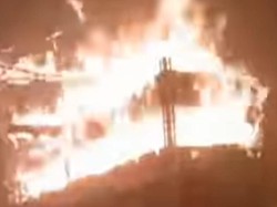 Kebakaran Gudang Minimarket di Makassar, Damkar Terjunkan 3 Armada