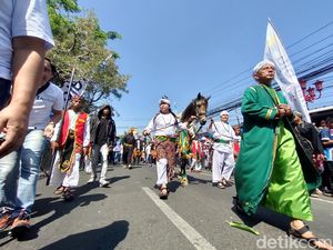 Kesenian Kuda Kosong Bius Penonton di Helaran Budaya Cianjur