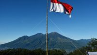 Merah Putih Berkibar di Puncak Gunung Penanggungan