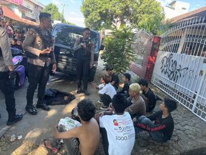 Polisi Bubarkan Konvoi Pemotor HUT ke-79 RI di Makassar, 10 Remaja Diamankan Polisi Bubarkan Konvoi Pemotor HUT ke-79 RI di Makassar, 10 Remaja Diamankan