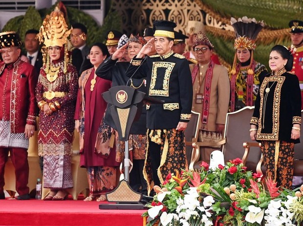 Presiden Jokowi dan Ibu Iriana/Foto: instagram.com/jokowi Busana Presiden Jokowi dan Ibu Iriana
