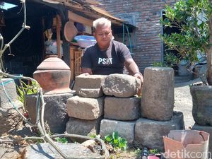 Kisah Pupun Dikira Gila gegara Rawat Lingga-Guci Kuno di Situs Kropakan Klaten Kisah Pupun Dikira Gila gegara Rawat Lingga-Guci Kuno di Situs Kropakan Klaten