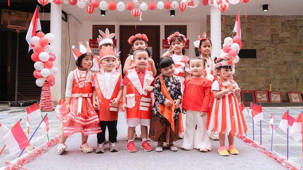 Keren! Ini Baju Plastik Rancangan Sus Rini untuk Rayyanza dan Sepupu Pawai 17-an