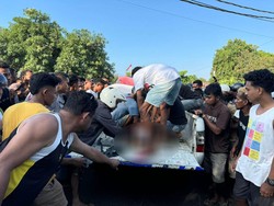 Motor Melaju Kencang-Tabrak Dump Truck, Pria Sikka Tewas di Tempat