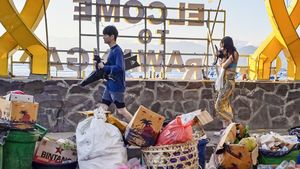 Tumpukan Sampah Mencoreng Keindahan Gili Trawangan
