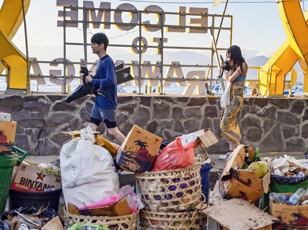 Tumpukan Sampah Mencoreng Keindahan Gili Trawangan
