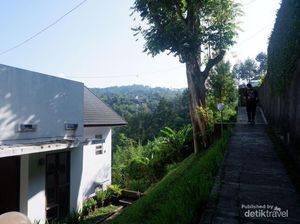Dua Sisi Lembang, Satu Ramai Turis dan Area Tenang Kawasan Vila