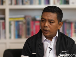 Andra Soni Siap Bertarung dengan Airin Andra Soni Siap Bertarung dengan Airin