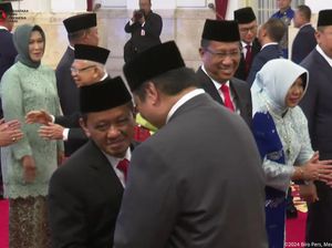 Bahlil dan Airlangga Cipika-cipiki Lalu Salam Komando Usai Reshuflle