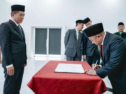 Terapkan Sistem Manajemen Talenta, Bupati Karawang Lantik 5 Pejabat Baru