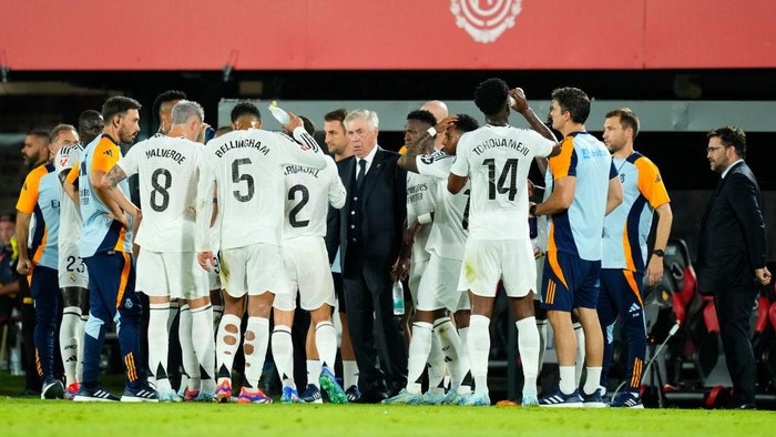 Carlo Ancelotti head coach of Real Madrid gives instructions during the La Liga match between RCD Mallorca and Real Madrid CF at Estadi de Son Moix on August 18, 2024 in Mallorca, Spain. (Photo by Jose Breton/Pics Action/NurPhoto via Getty Images)