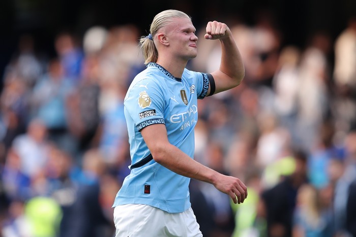 LONDON, ENGLAND - AUGUST 18: Erling Haaland of Manchester City celebrates during the Premier League match between Chelsea FC and Manchester City FC at Stamford Bridge on August 18, 2024 in London, England. (Photo by James Gill - Danehouse/Getty Images)