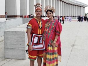 7 Gaya Kaesang & Erina Gudono di HUT ke-79 RI, Pakai Baju Adat Bernuansa Merah 7 Gaya Kaesang & Erina Gudono di HUT ke-79 RI, Pakai Baju Adat Bernuansa Merah