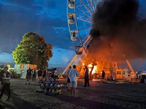 Ngeri! Bianglala Terbakar, Puluhan Orang Terluka