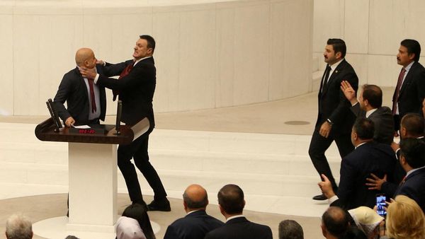 Heboh Anggota Parlemen Turki Baku Hantam