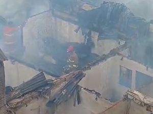 Kebakaran Hebat di Permukiman Bara-baraya Makassar, 14 Rumah Hangus