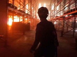 Gudang Pabrik Bata di Purwakarta Hangus Terbakar