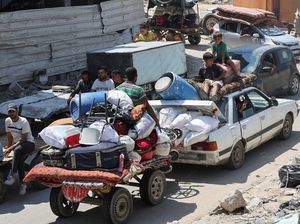 Khawatir Serangan Israel, Warga Palestina Tinggalkan Kamp Maghazi