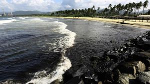 Kilang Minyak di Venezuela Bocor, Laut Jadi Korban