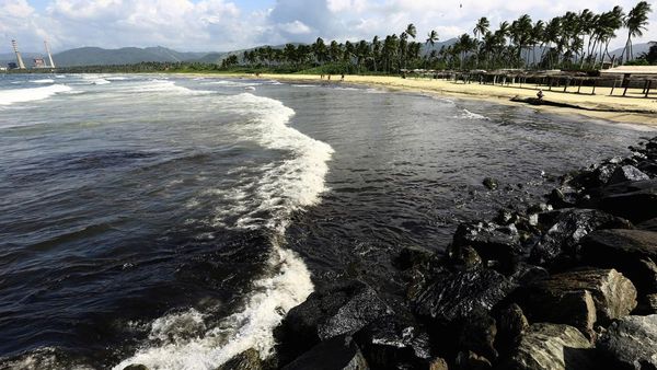 Kilang Minyak di Venezuela Bocor, Laut Jadi Korban