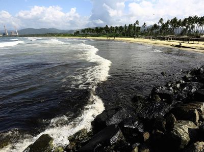 Kilang Minyak di Venezuela Bocor, Laut Jadi Korban