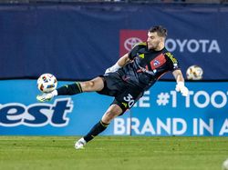 Maarten Paes Dapat Anugerah Save of The Year di MLS