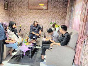Tim Kemenkes Tanyai Keluarga Mendiang Mahasiswi PPDS Undip di Tegal Tim Kemenkes Tanyai Keluarga Mendiang Mahasiswi PPDS Undip di Tegal