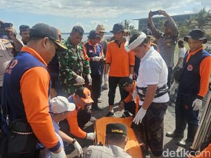 Mayat Wanita Ditemukan Hanyut di Pantai Lepang Klungkung Mayat Wanita Ditemukan Hanyut di Pantai Lepang Klungkung