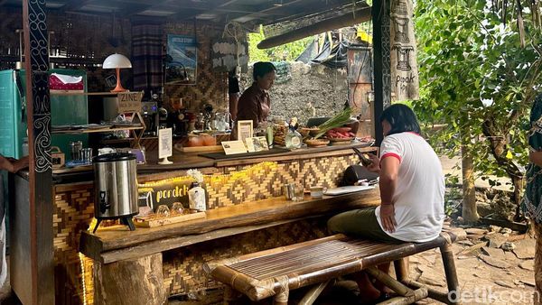 Ada Bebek La Pinra dan Dendeng Batokok di Kampung Depok