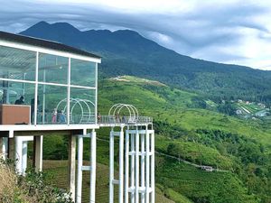 Wisata Kemuning Sky Hills: Harga Tiket, Jam Buka, Rute, hingga Pesonanya Wisata Kemuning Sky Hills: Harga Tiket, Jam Buka, Rute, hingga Pesonanya