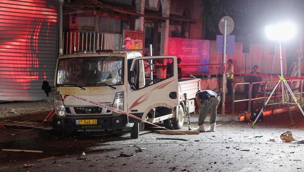 Israeli security and emergency personnel deploy at the site of an explosion in Tel Aviv on August 18, 2024. (AFP)