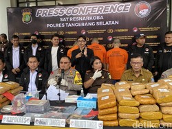 Polisi Tangkap 3 Tersangka Kasus Pabrik Kue Ganja di Purwakarta