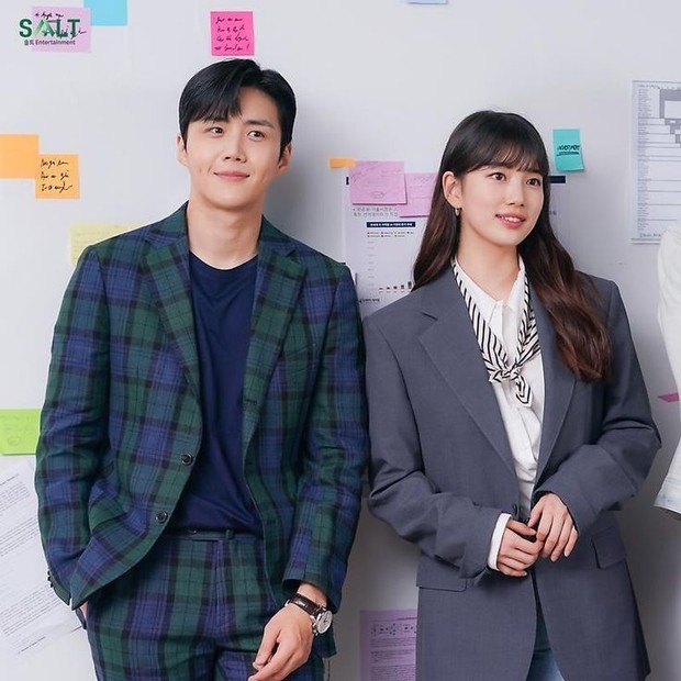 Potret Kim Seon Ho dan Bae Suzy/ Foto: instagram.com/salt_ent Potret Kim Seon Ho dan Bae Suzy