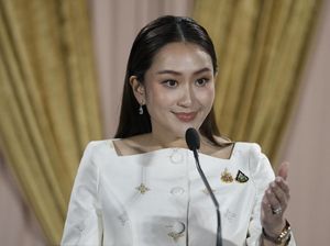 PM Thailand Kibarkan Bendera Pelangi Usai Pernikahan Sejenis Diakui PM Thailand Kibarkan Bendera Pelangi Usai Pernikahan Sejenis Diakui