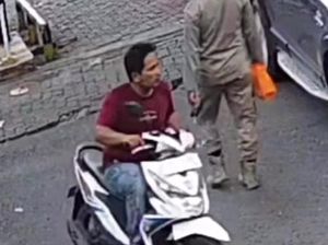 Raib Motor Penjaga Kantin Kantor Walkot Medan Dicuri Pria Berbaju Merah Raib Motor Penjaga Kantin Kantor Walkot Medan Dicuri Pria Berbaju Merah
