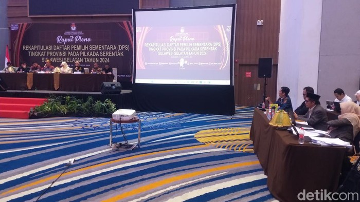 Rapat pleno rekapitulasi daftar pemilih sementara (DPS) di tingkat provinsi untuk Pilkada Serentak 2024 di Sulsel. Rapat pleno rekapitulasi daftar pemilih sementara (DPS) di tingkat provinsi untuk Pilkada Serentak 2024 di Sulsel.