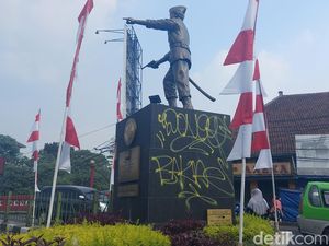 Miris Patung Pahlawan di Bogor Jadi Sasaran Coret-coretan Miris Patung Pahlawan di Bogor Jadi Sasaran Coret-coretan