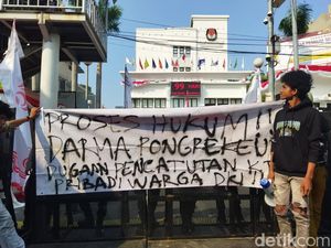 Sejumlah Orang Demo Depan KPU DKI, Minta Pencalonan Dharma-Kun Dibatalkan