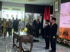 Arifin Serahkan Jabatan Menteri ESDM ke Bahlil, Disaksikan Jonan-Sudirman Said Arifin Serahkan Jabatan Menteri ESDM ke Bahlil, Disaksikan Jonan-Sudirman Said