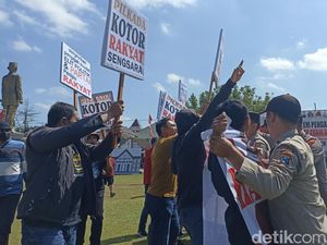 Skenario Ricuh Unjuk Rasa Pilkada Warnai Sispamkota di Blitar Skenario Ricuh Unjuk Rasa Pilkada Warnai Sispamkota di Blitar